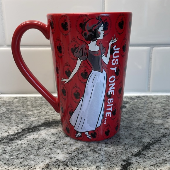 Snow White Authentic Disney Store Mug - Picture 2 of 4